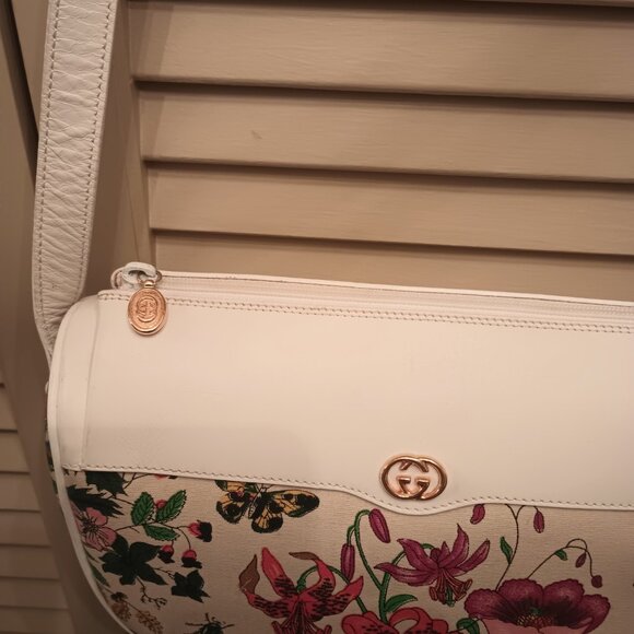 Gucci Vintage Flora Canvas Crossbody. - Picture 4 of 5